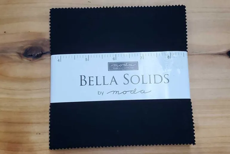Bella Solids Black 2.5-inch Junior Jelly Roll 20ct
