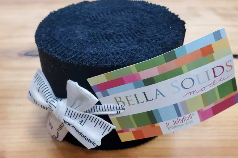 Bella Solids Black 2.5-inch Junior Jelly Roll 20ct