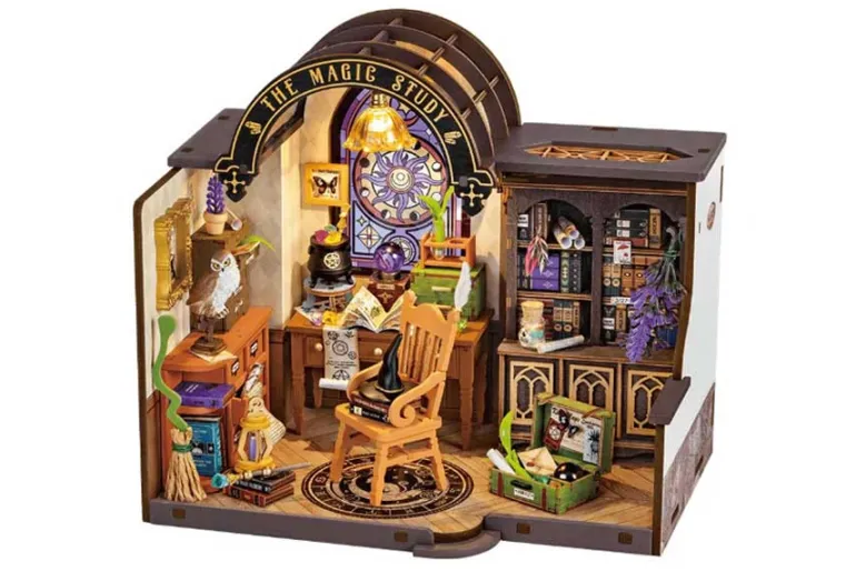 Elsa’s Tailoring Mini House Kit