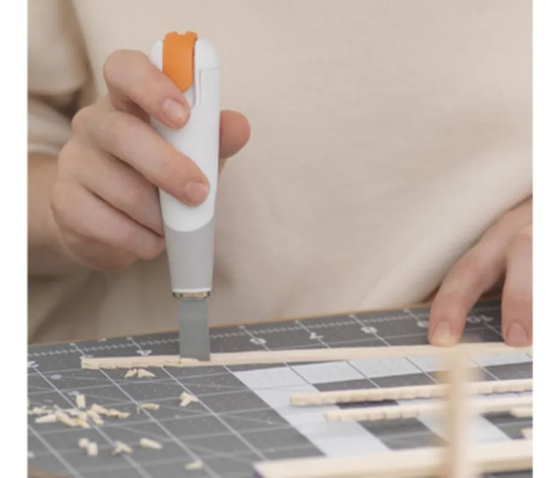Fiskars Heavy-Duty Easy Change Detail Knife Set Diy (11 Blades)