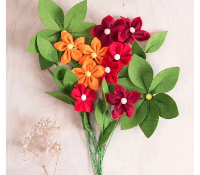 Kikkerland Crafters Felt Flower Bouquet Kit