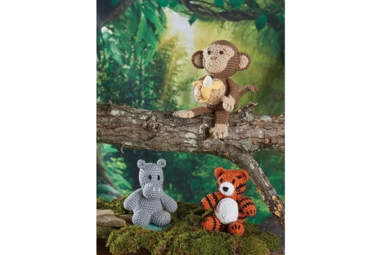 Leisure Arts On the Farm Amigurumi Crochet Book