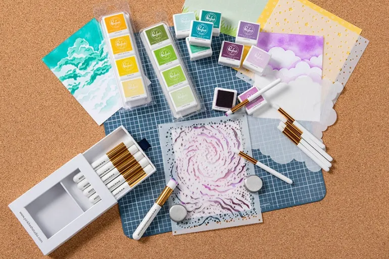 Make Art Stay-Tion – 12″ Magnetic Crafting Work Surface