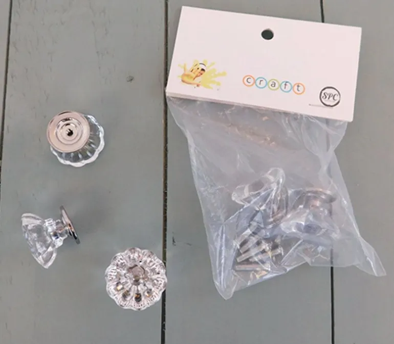Mini Clear Fountain Style Knobs – 5 Piece