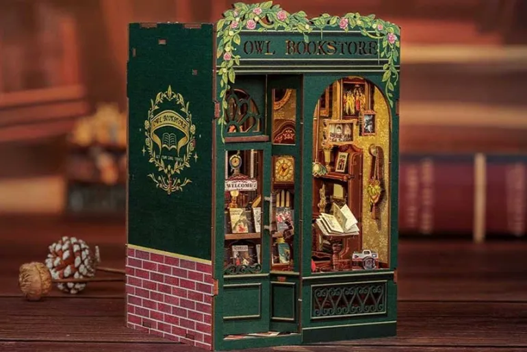Owl Bookstore Book Nook