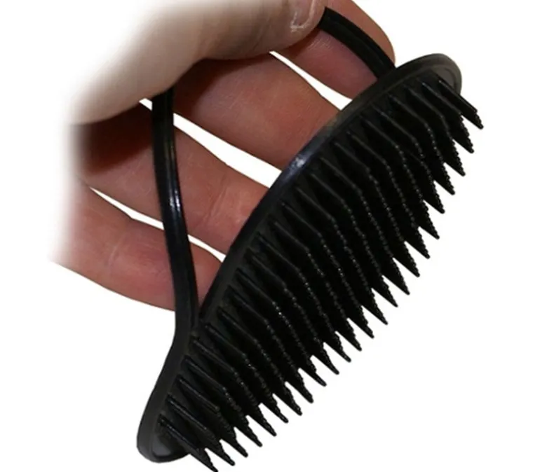 Pepperell Macrame Brush
