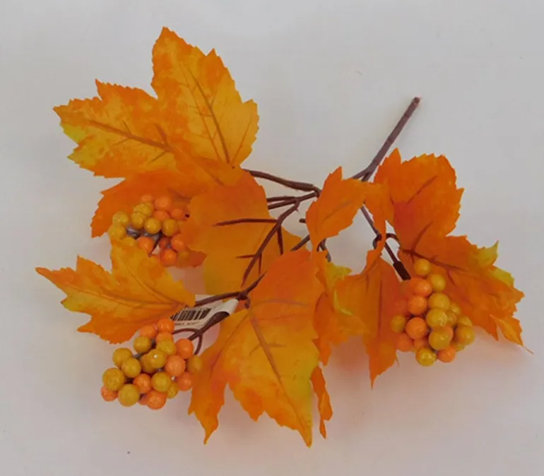 Pick – Maple Leaves With Berries – 12-inch
