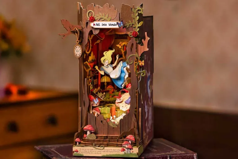 Sakura Wine Alley Book Nook Kit