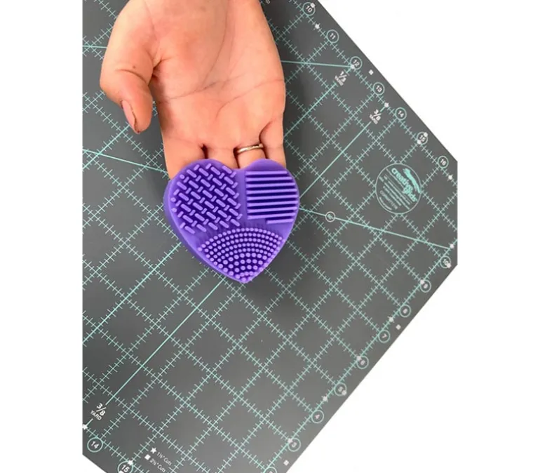 The Gypsy Quilter Mat Cleaning Pad – Heart Shaped 3.25″ – Purple – TGQ134