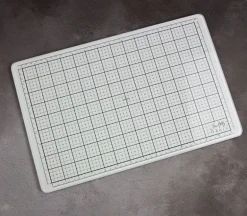 Tim Holtz Travel Glass Studio Mat – White