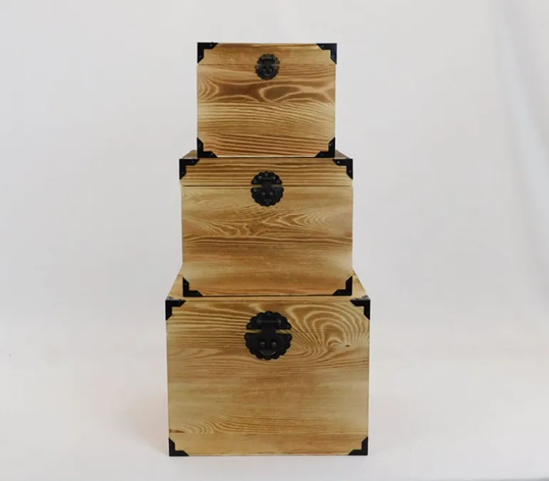 Trunk with Metal Details – Large