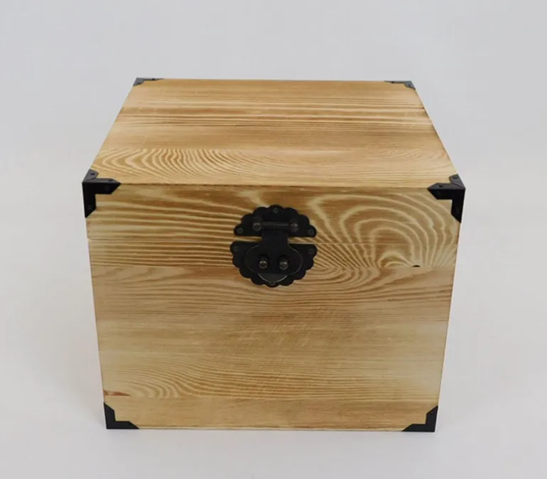 Trunk with Metal Details – Large
