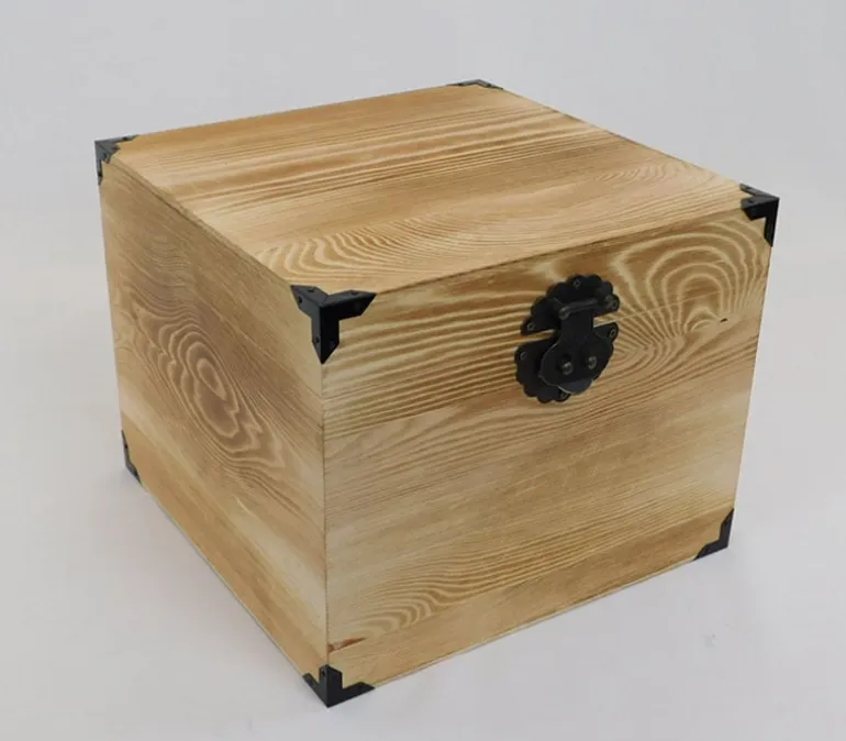 Trunk with Metal Details – Large