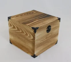 Trunk with Metal Details – Medium