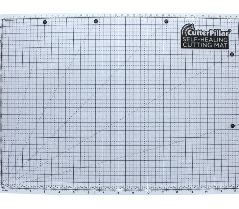 We R Memory Keepers Crafter’s Essentials Magnetic Cutting Mat & Mini Ruler – 7″ x 5″