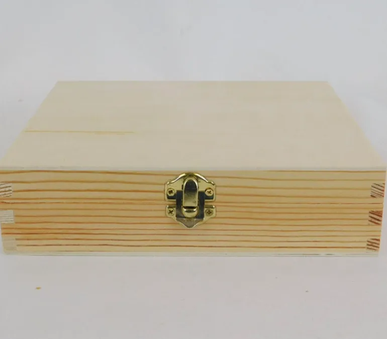 Wood Cigar Box with Gold Latch – Large